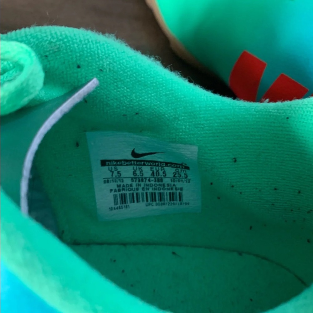 Nike - Picture 4 of 5